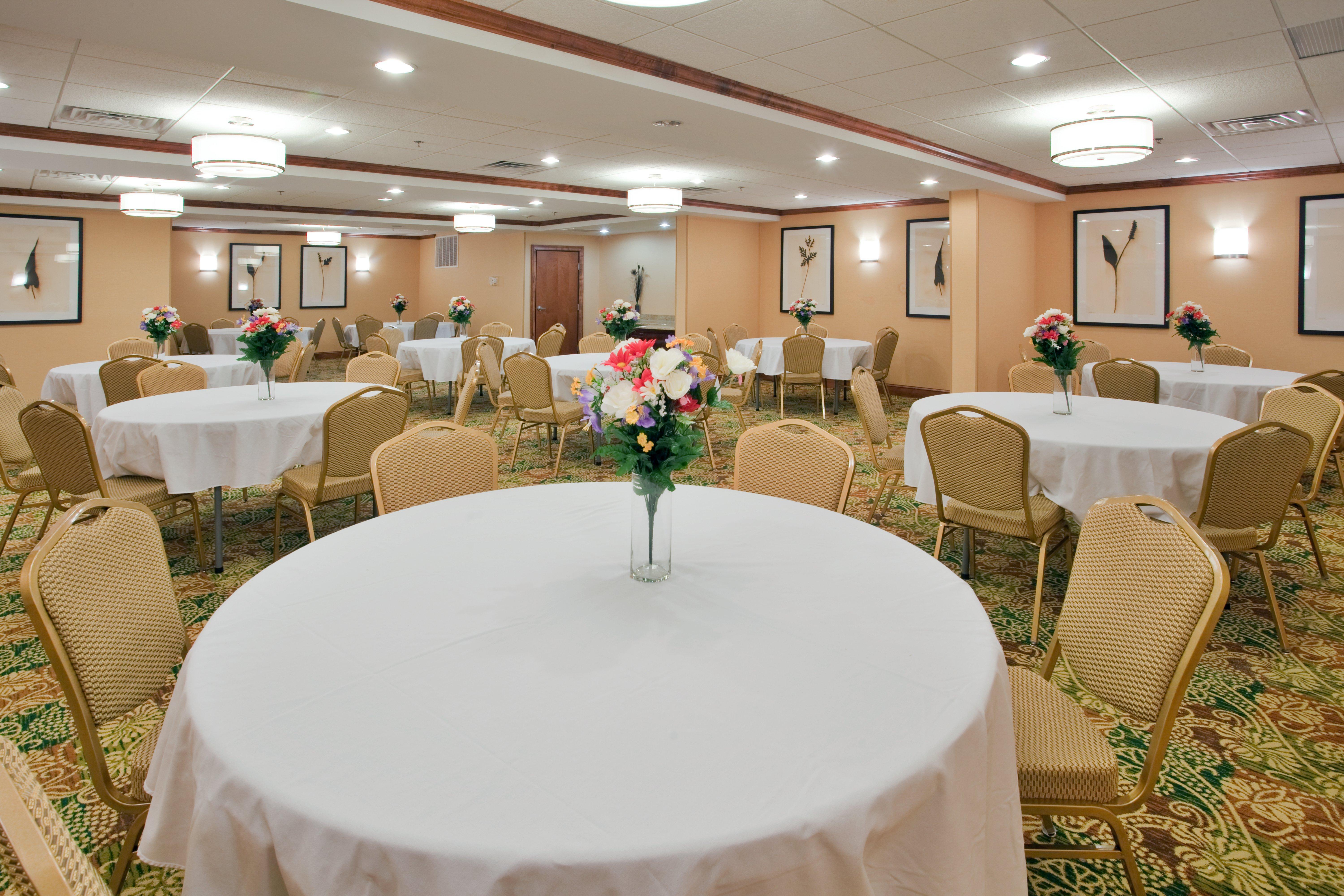 Holiday Inn Express Hotel & Suites Fredericksburg By Ihg Экстерьер фото