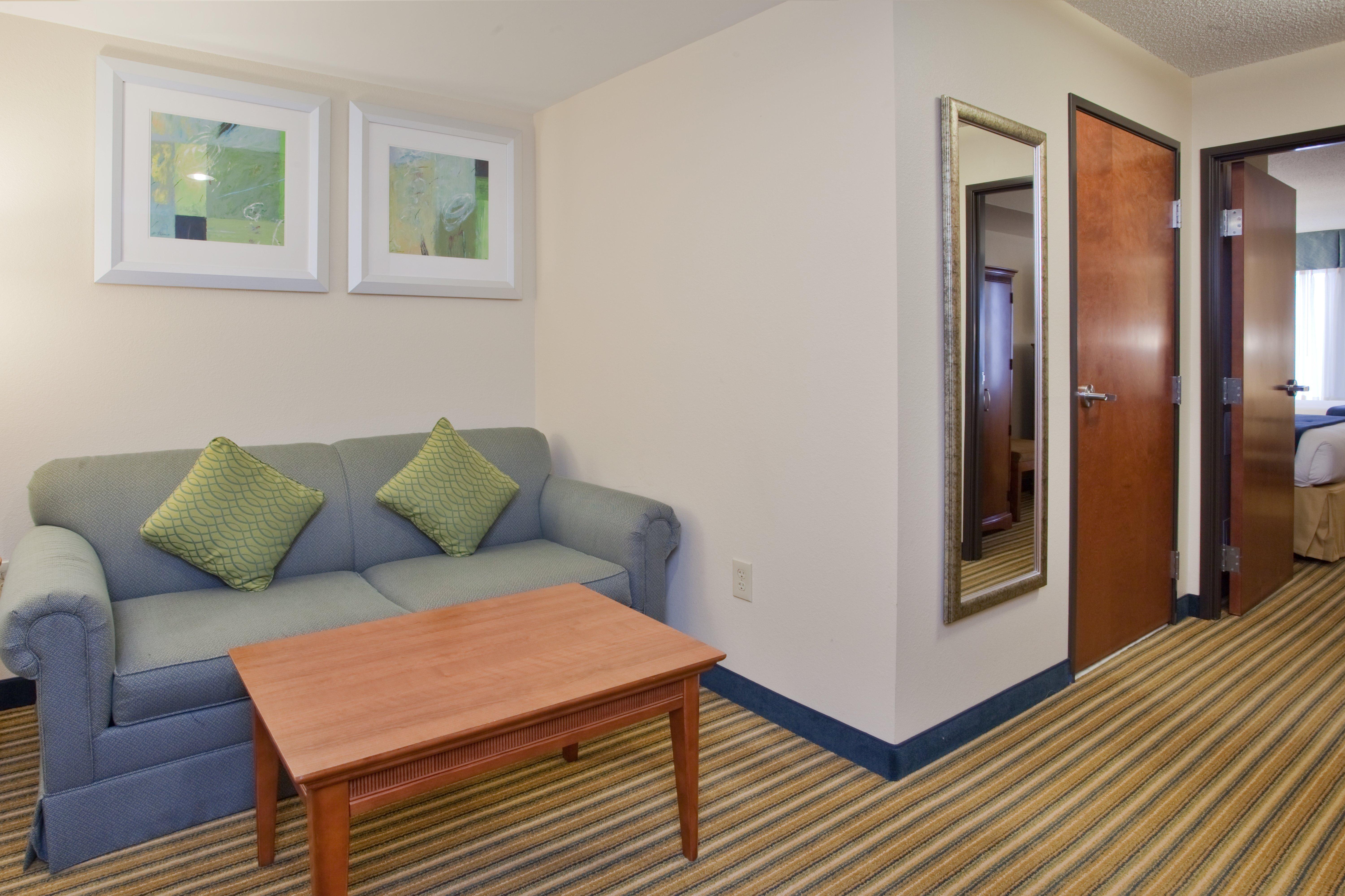 Holiday Inn Express Hotel & Suites Fredericksburg By Ihg Экстерьер фото