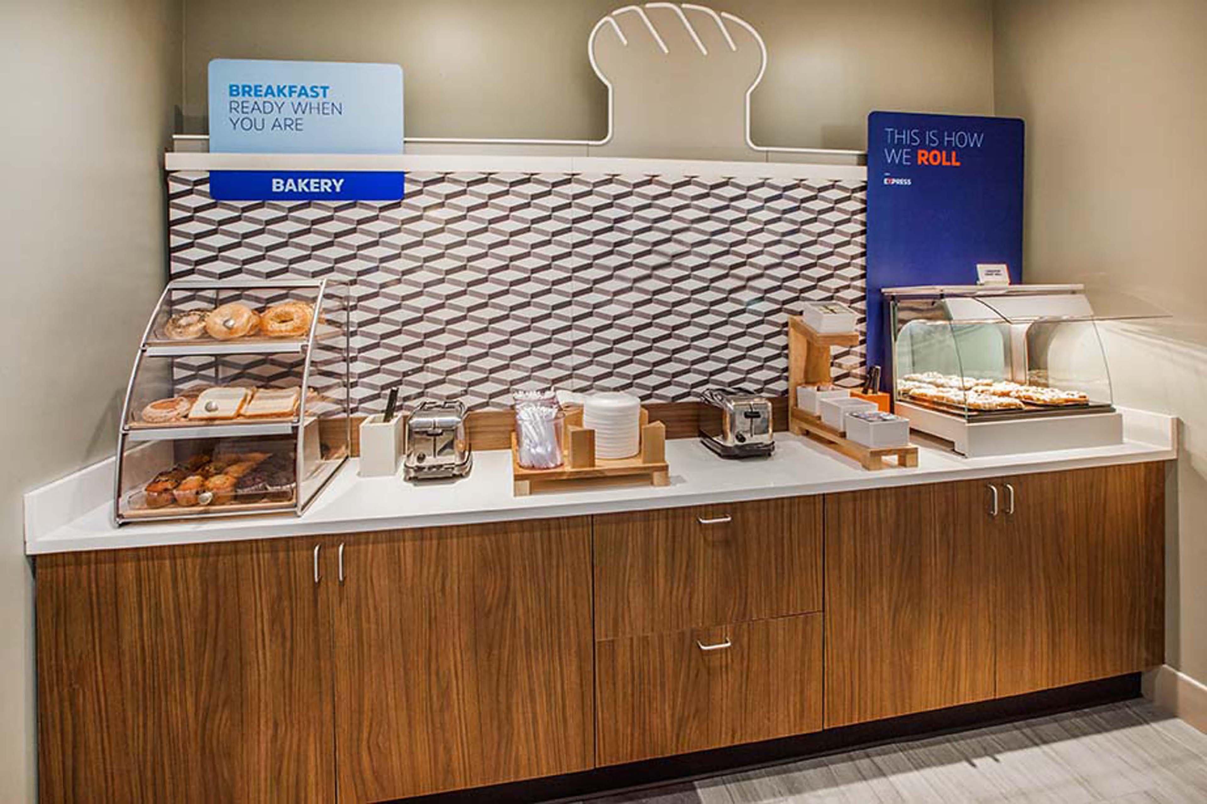 Holiday Inn Express Hotel & Suites Fredericksburg By Ihg Экстерьер фото