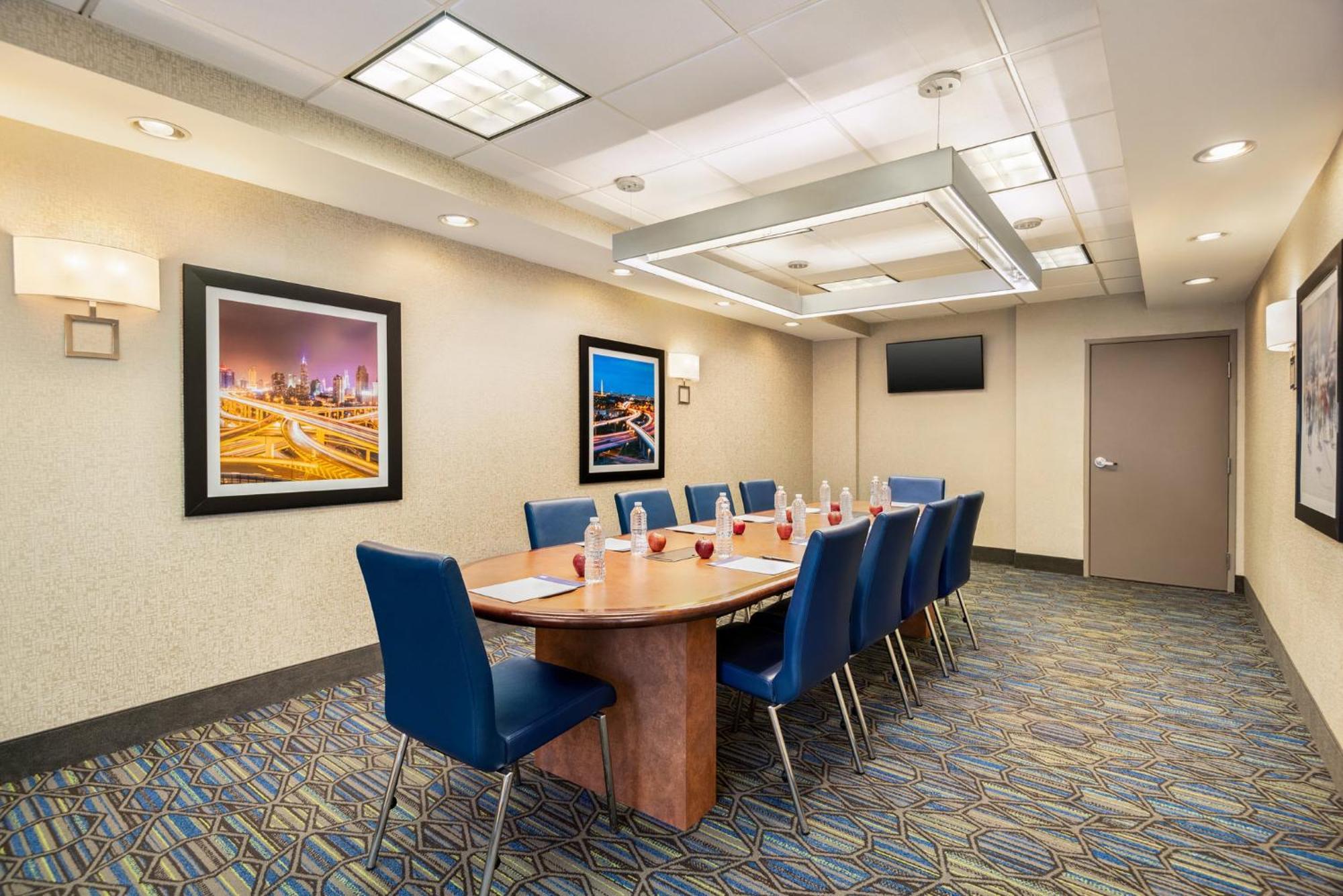 Holiday Inn Express Hotel & Suites Fredericksburg By Ihg Экстерьер фото