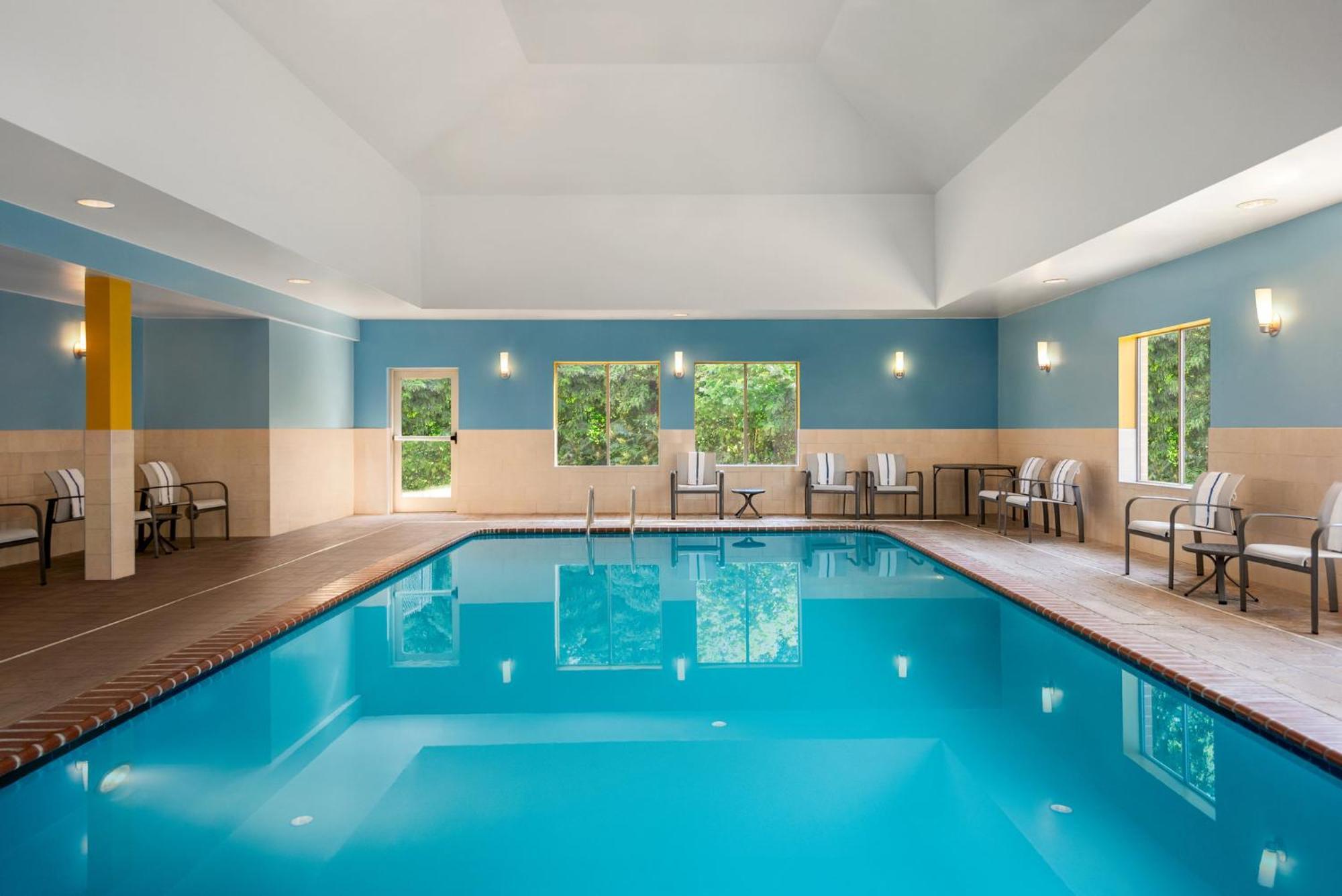Holiday Inn Express Hotel & Suites Fredericksburg By Ihg Экстерьер фото