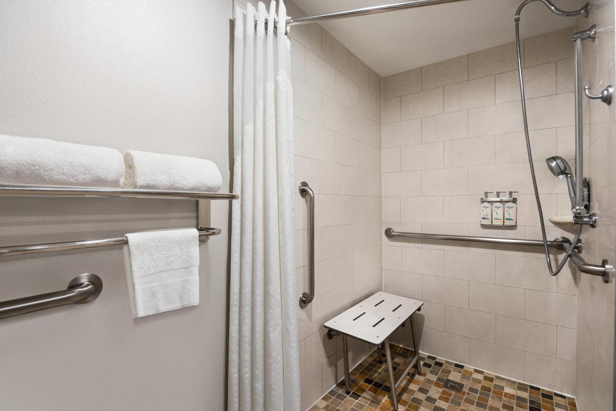 Holiday Inn Express Hotel & Suites Fredericksburg By Ihg Экстерьер фото