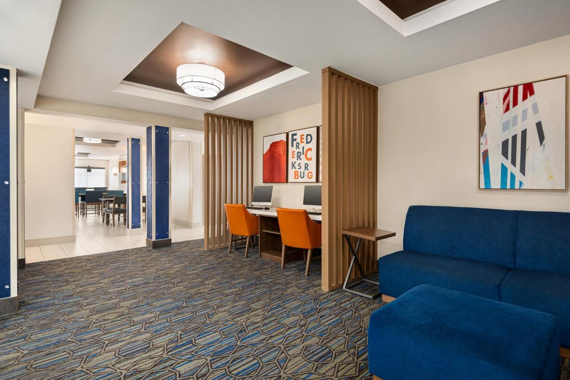 Holiday Inn Express Hotel & Suites Fredericksburg By Ihg Экстерьер фото