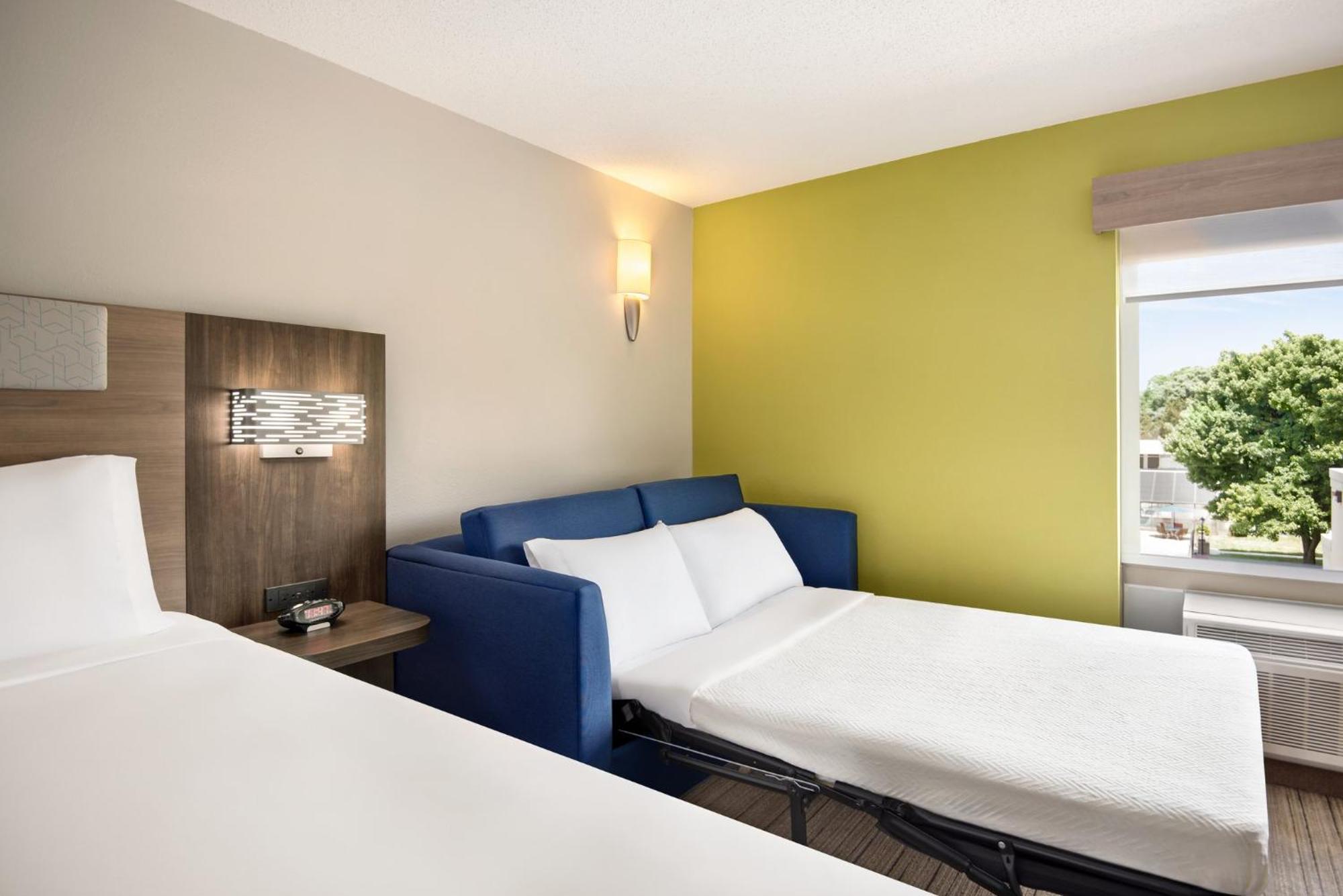 Holiday Inn Express Hotel & Suites Fredericksburg By Ihg Экстерьер фото