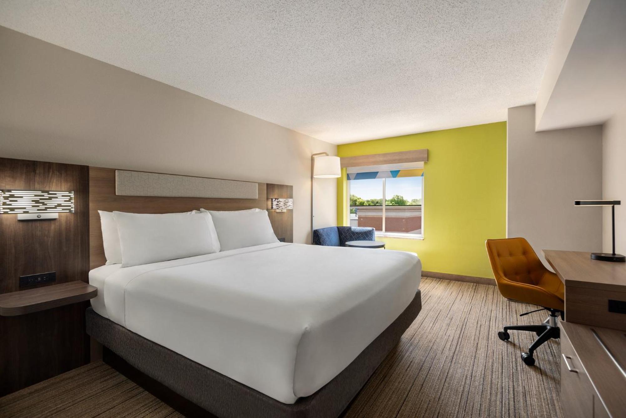 Holiday Inn Express Hotel & Suites Fredericksburg By Ihg Экстерьер фото