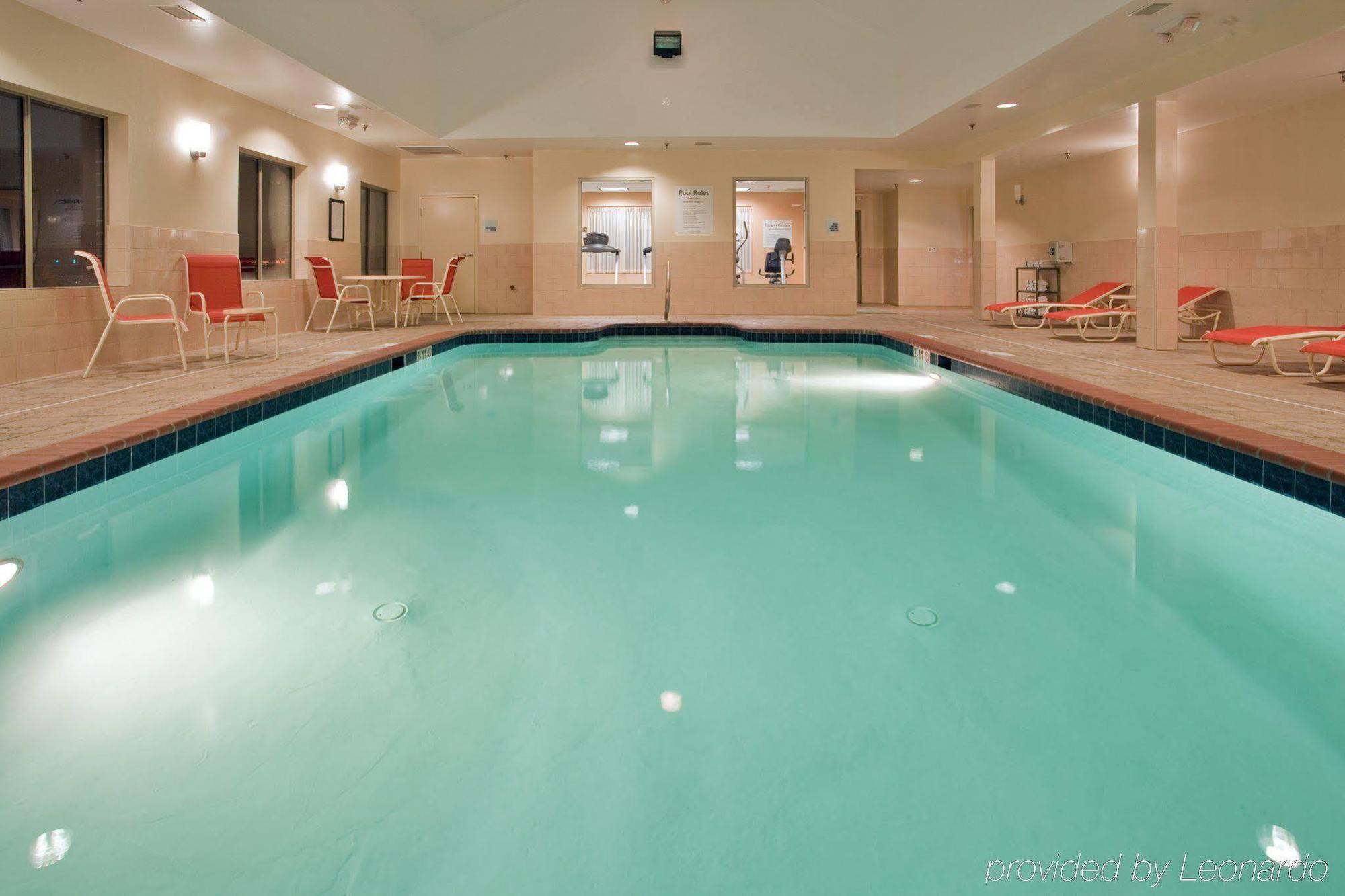 Holiday Inn Express Hotel & Suites Fredericksburg By Ihg Экстерьер фото
