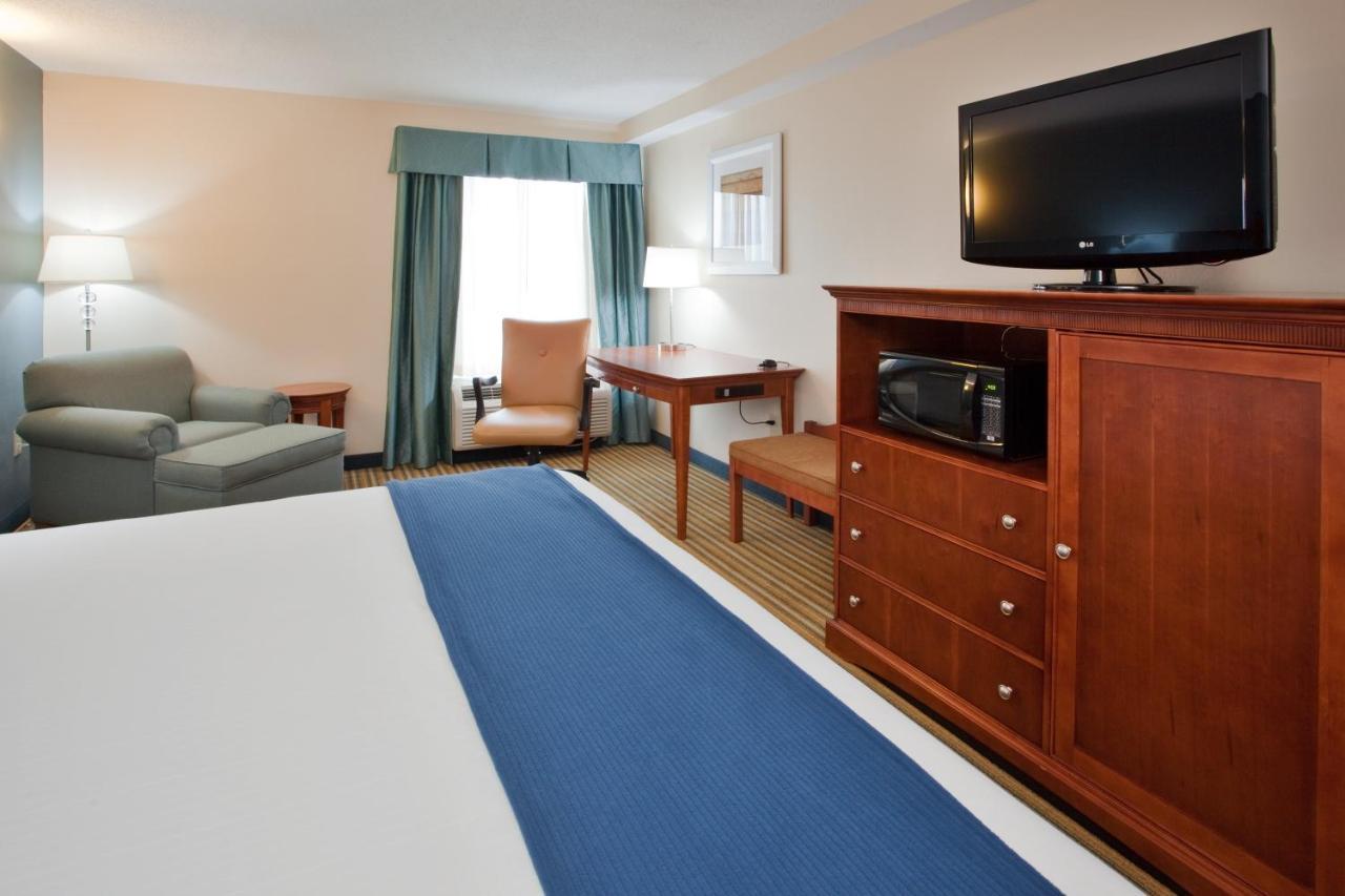 Holiday Inn Express Hotel & Suites Fredericksburg By Ihg Экстерьер фото